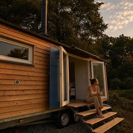 Maringotka Hedvika Glamping אתר קמפינג Pasice