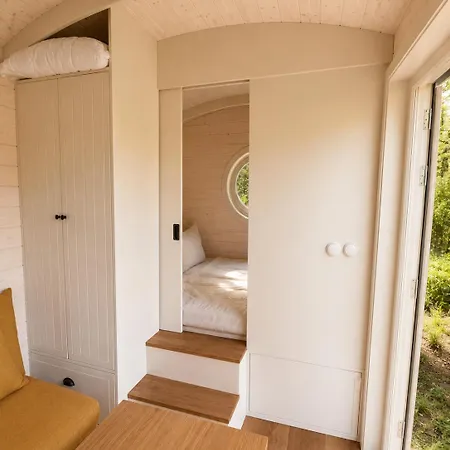 Maringotka Hedvika Glamping אתר קמפינג Pasice